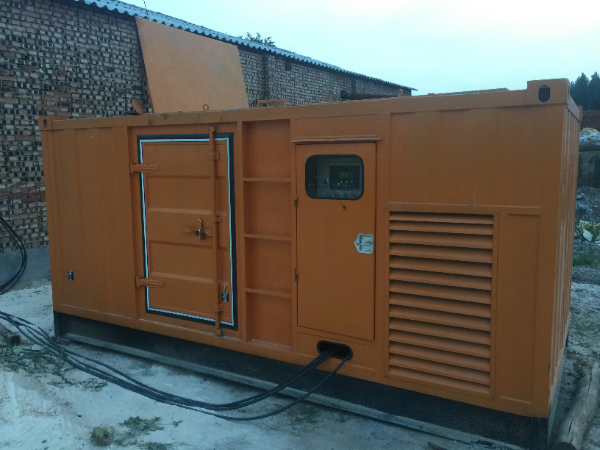 纳雍发电机组长期使用中，电缆线的敷设路径有哪些要求？